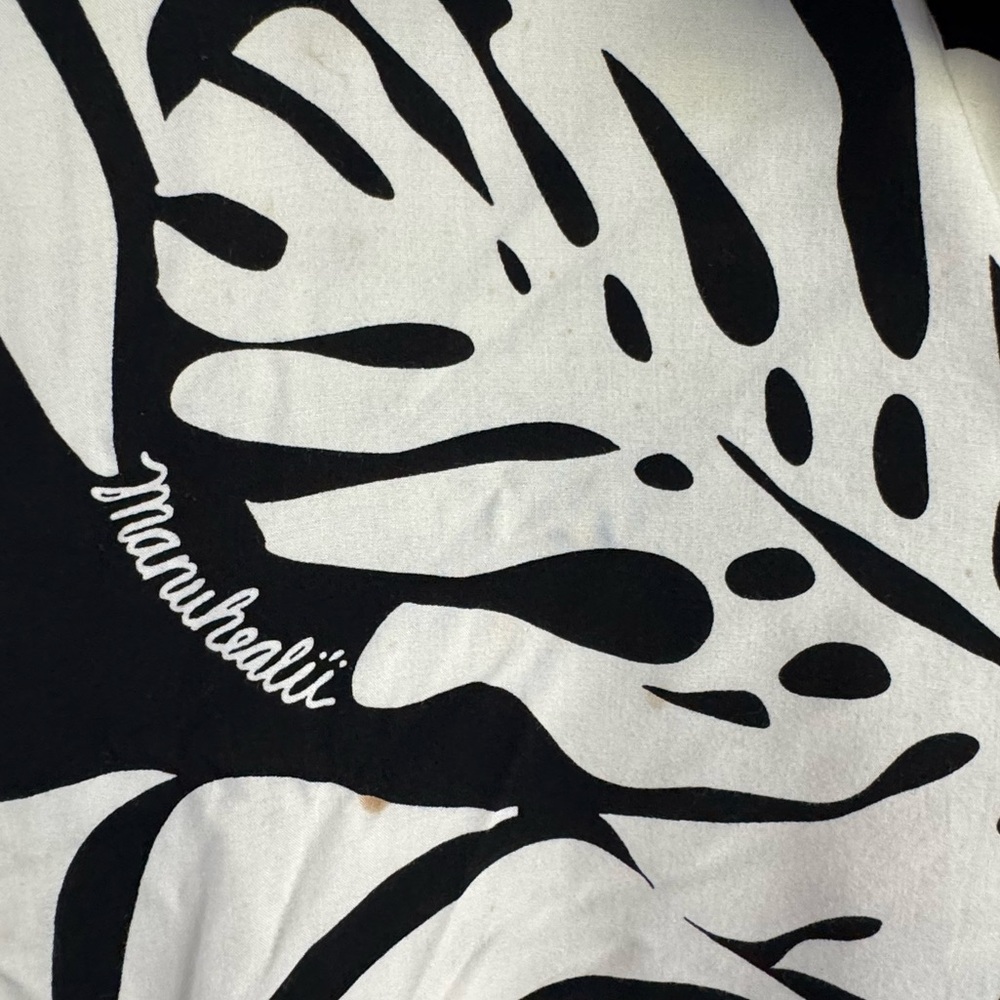 Manuhealii XL monstera pullover *does have flaws - Picture 3 of 4